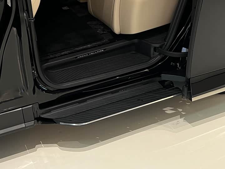 Toyota Vellfire 2025 2025款 皇冠 双擎 2.5L 墨金版