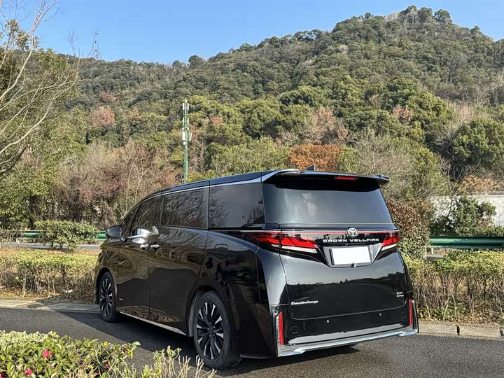 Toyota Vellfire 2024 2024款 皇冠 双擎 2.5L 至尊版