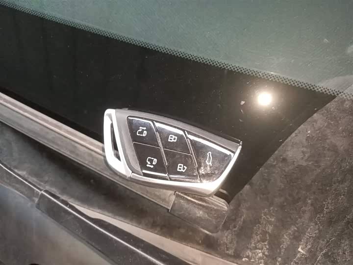 Maxus Mifa 7 2024 2024款 605km 高山加长续航版 七座