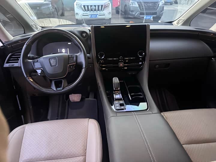 Toyota Vellfire 2024 2024款 皇冠 双擎 2.5L 至尊行政版