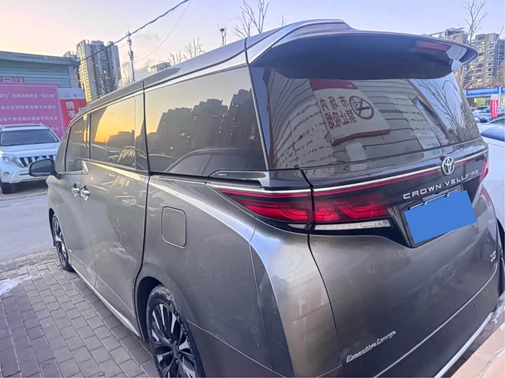Toyota Vellfire 2024 2024款 皇冠 双擎 2.5L 至尊行政版
