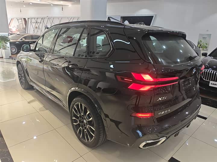 BMW X5 2025 2025款 xDrive 40Li M运动曜夜套装