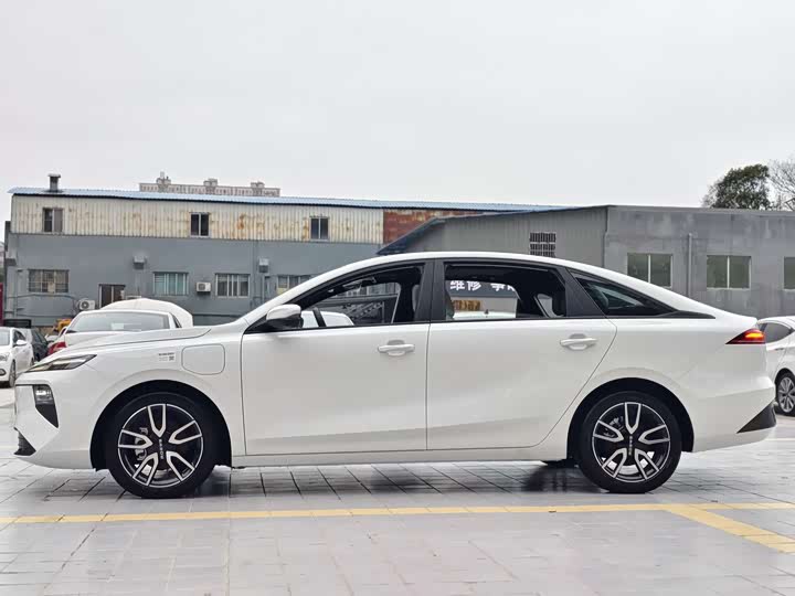 Roewe D6 2025 2025款 450km 尊享版