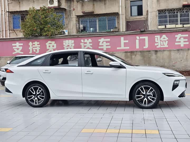 Roewe D6 2025 2025款 450km 尊享版