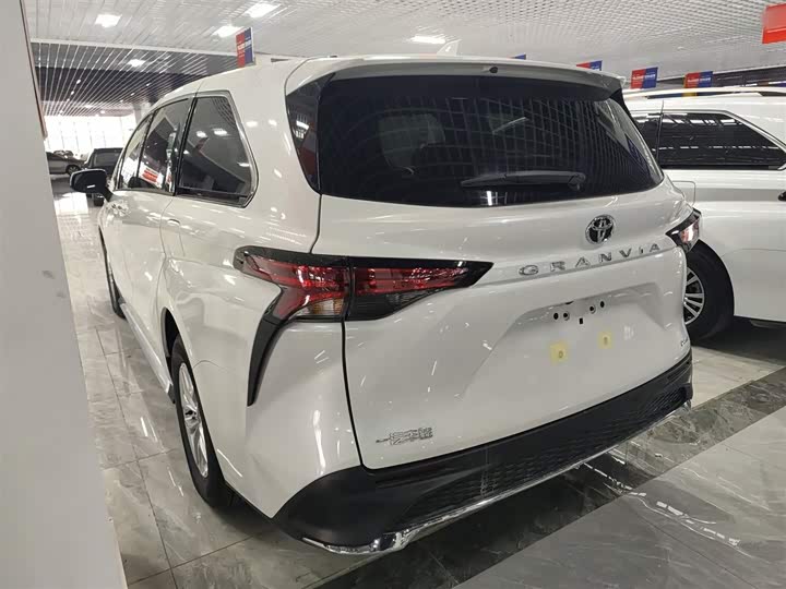 Toyota Granvia 2026 2026款 2.5L混动 舒适版