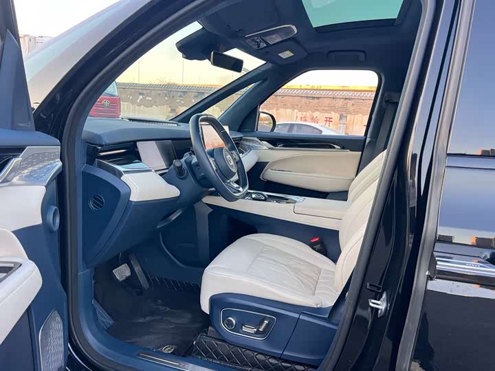 Zeekr 009 2024 2024款 六座行政版四驱 108kWh