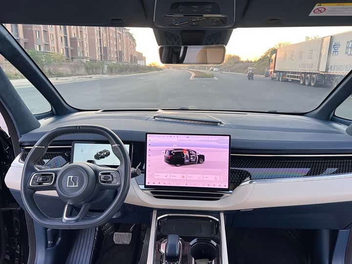 Zeekr 009 2024 2024款 六座行政版四驱 108kWh