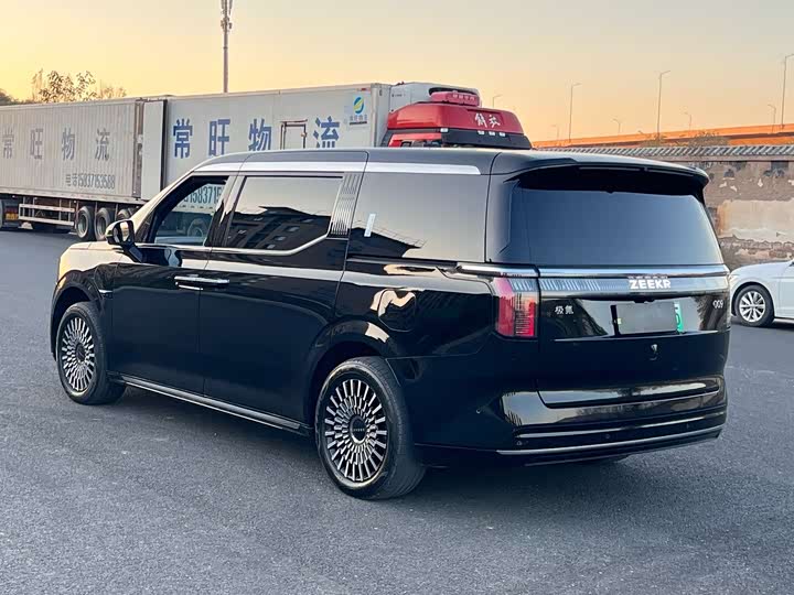Zeekr 009 2024 2024款 六座行政版四驱 108kWh