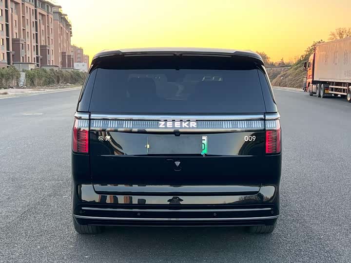 Zeekr 009 2024 2024款 六座行政版四驱 108kWh