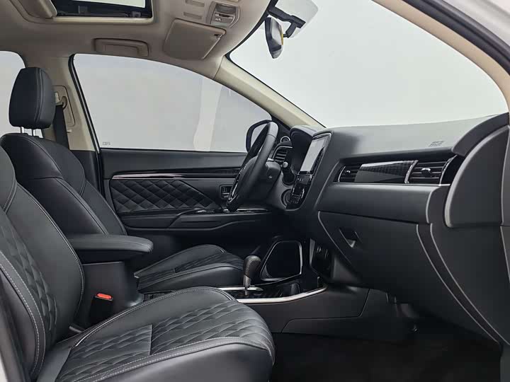 Mitsubishi Outlander 2021 2021款 2.0L 两驱畅享版 5座