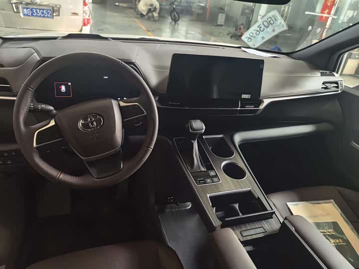 Toyota Granvia 2026 2026款 2.5L混动 尊贵PLUS四驱版