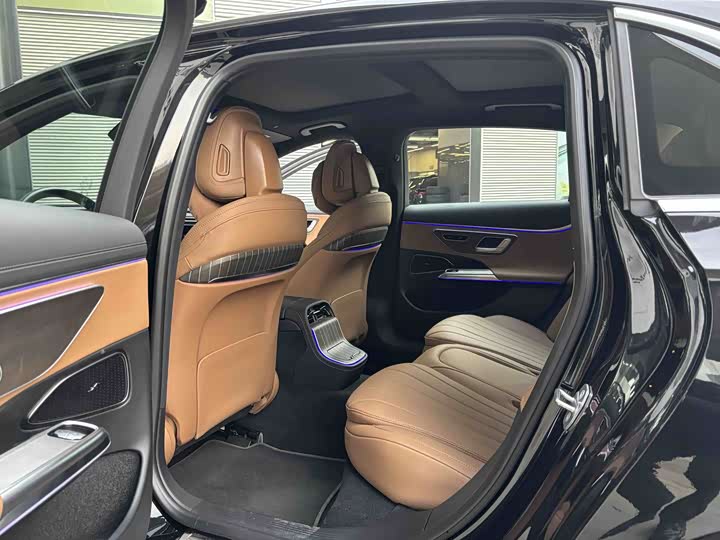 Mercedes-Benz E-Class Hybrid 2024 2024款 E 350 e L 插电式混合动力轿车