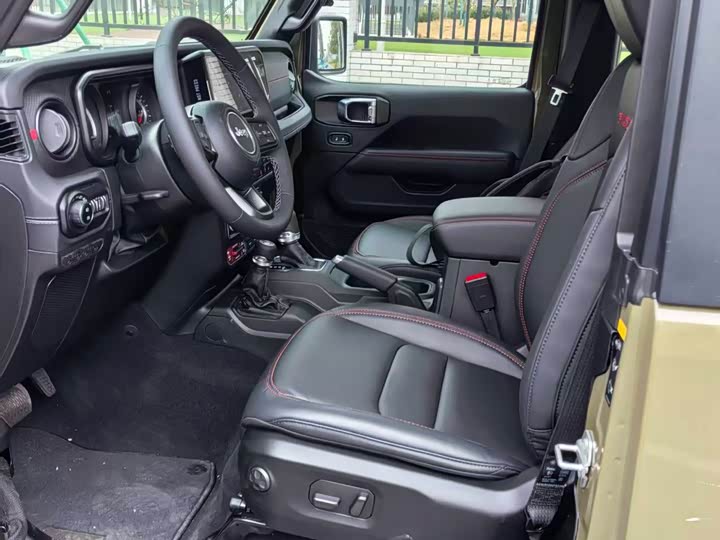 Jeep Wrangler 2025 2025款 2.0T 41致敬两门版