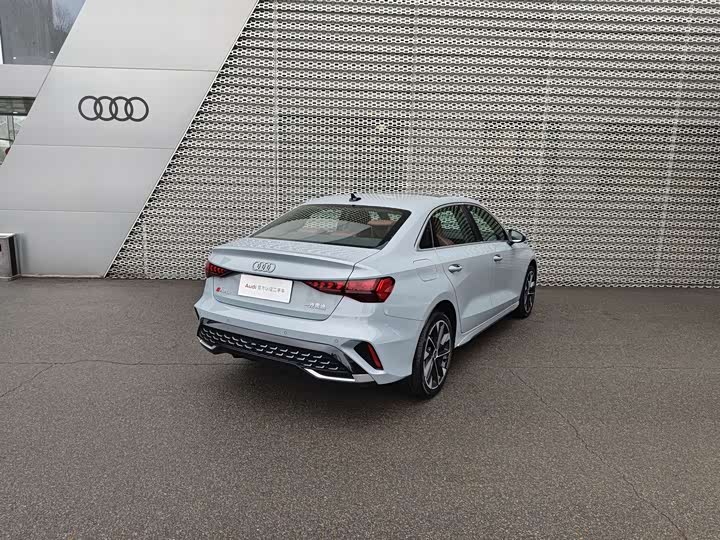Audi A3 2025 2025款 A3L Limousine 35TFSI 飞驰尊享型