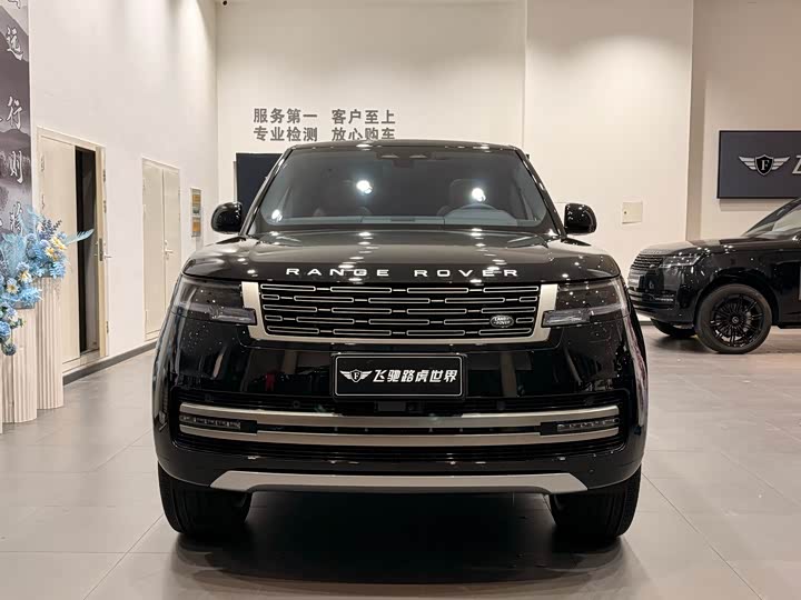 Land Rover Range Rover 2025 2025款 3.0 L6 400PS 盛世加长版