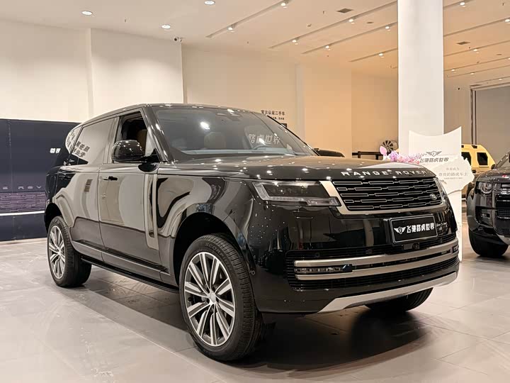 Land Rover Range Rover 2025 2025款 3.0 L6 400PS 盛世加长版