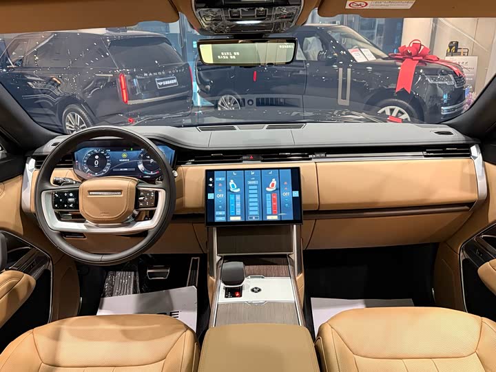 Land Rover Range Rover 2025 2025款 3.0 L6 400PS 盛世加长版