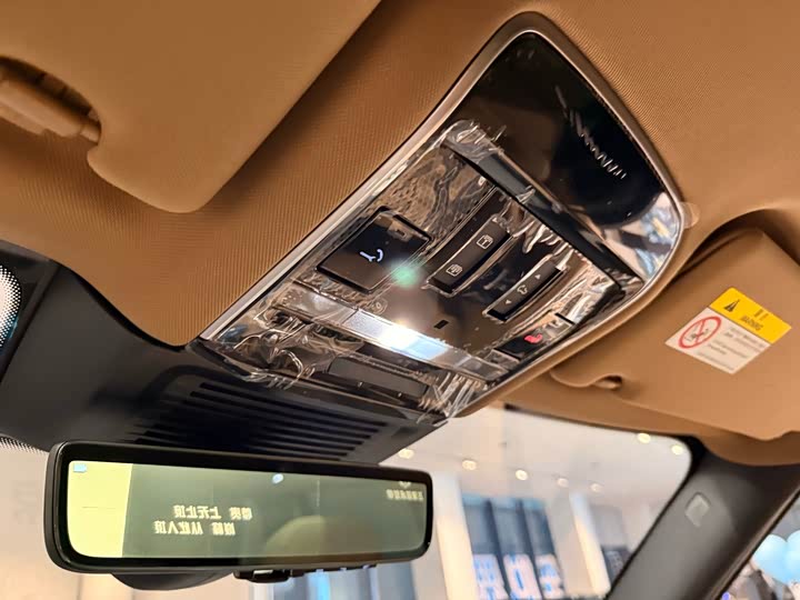 Land Rover Range Rover 2025 2025款 3.0 L6 400PS 盛世加长版