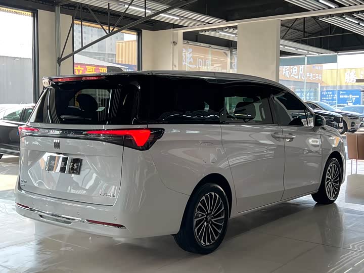 Buick GL8 Hybrid 2025 2025款 陆尚 尊享版 7座