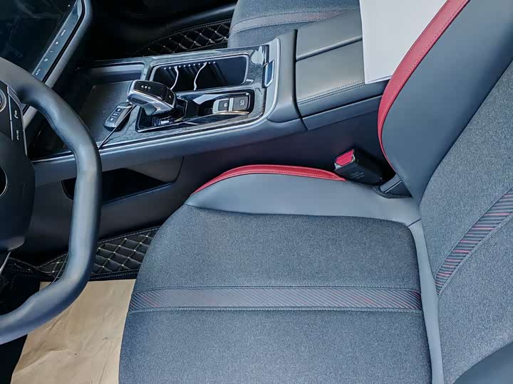 Dongfeng Aeolus Yixuan Max 2022 2022款 1.5T 超帅潮爸版