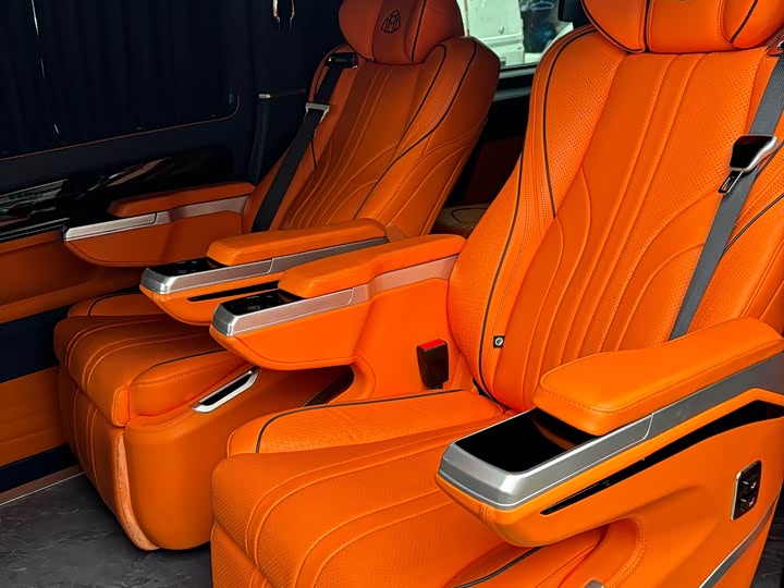 Mercedes-Benz Vito 2024 2024款 2.0T 商务版 7座