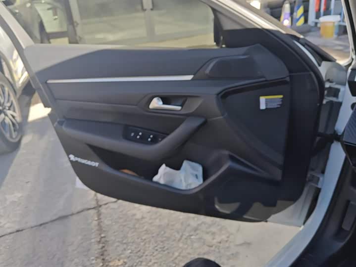 Peugeot 508 2022 2022款 508L 400THP PureTech 驾控版