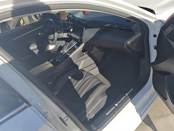 Peugeot 508 2022 2022款 508L 400THP PureTech 驾控版