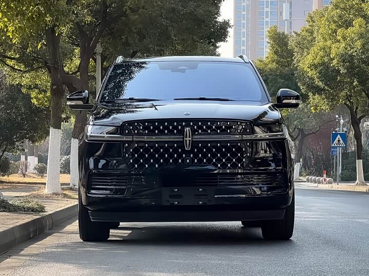 2025 Lincoln Navigator