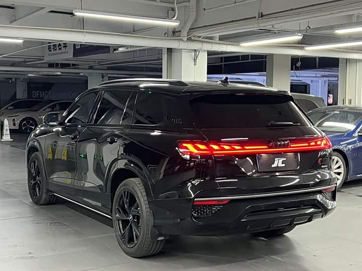 Audi Q6 2024 2024款 45 TFSI quattro 黑武士版 6座