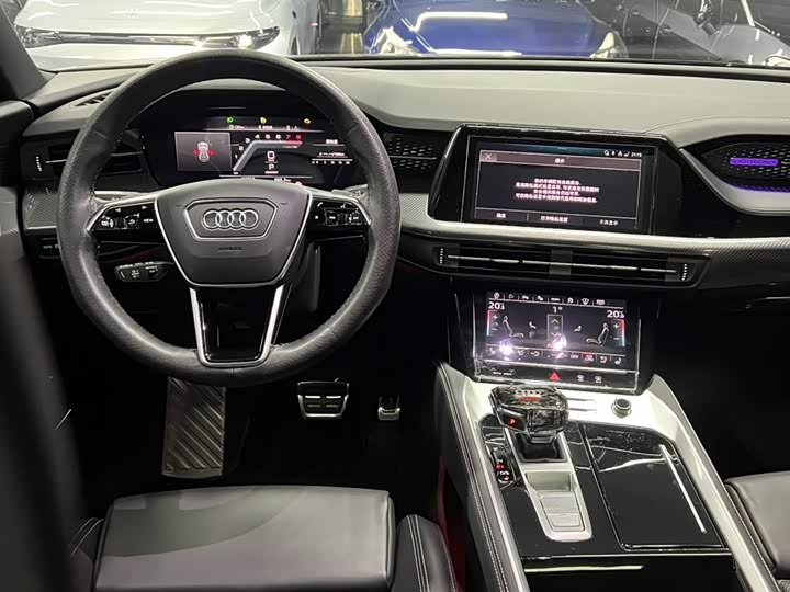 Audi Q6 2024 2024款 45 TFSI quattro 黑武士版 6座