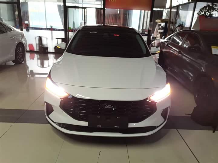 Ford Focus 2022 2022款 三厢 EcoBoost 180 自动竞速版