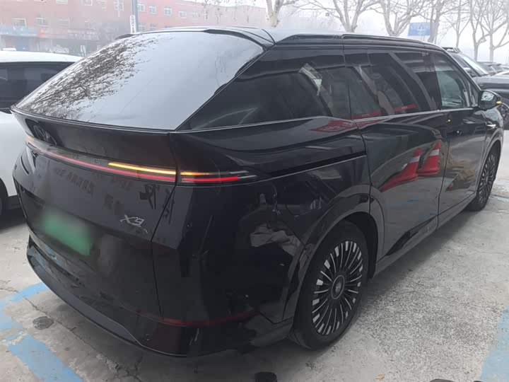 XPeng X9 2025 2025款 纯电 740超长续航 Max