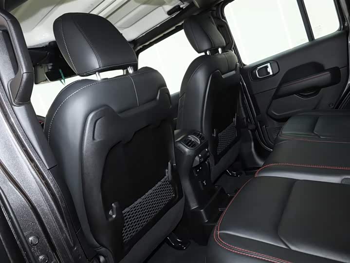 Jeep Wrangler 2024 2024款 2.0T 罗宾汉四门版