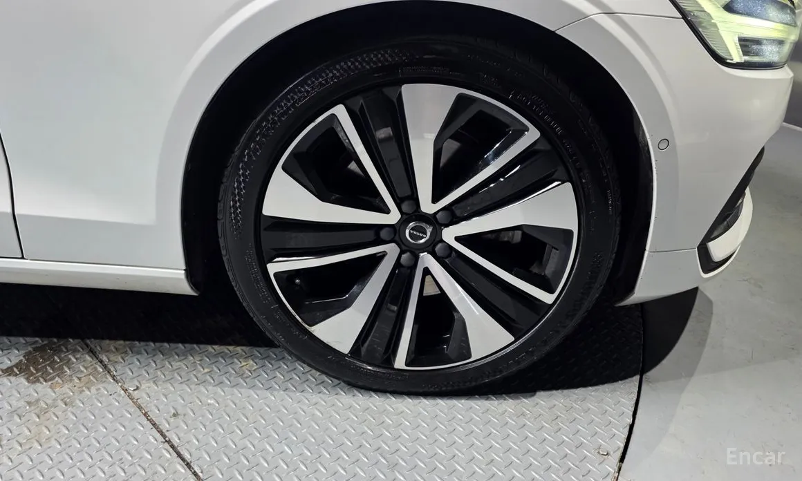 Volvo S60 2019 B5 Ultimate Bright