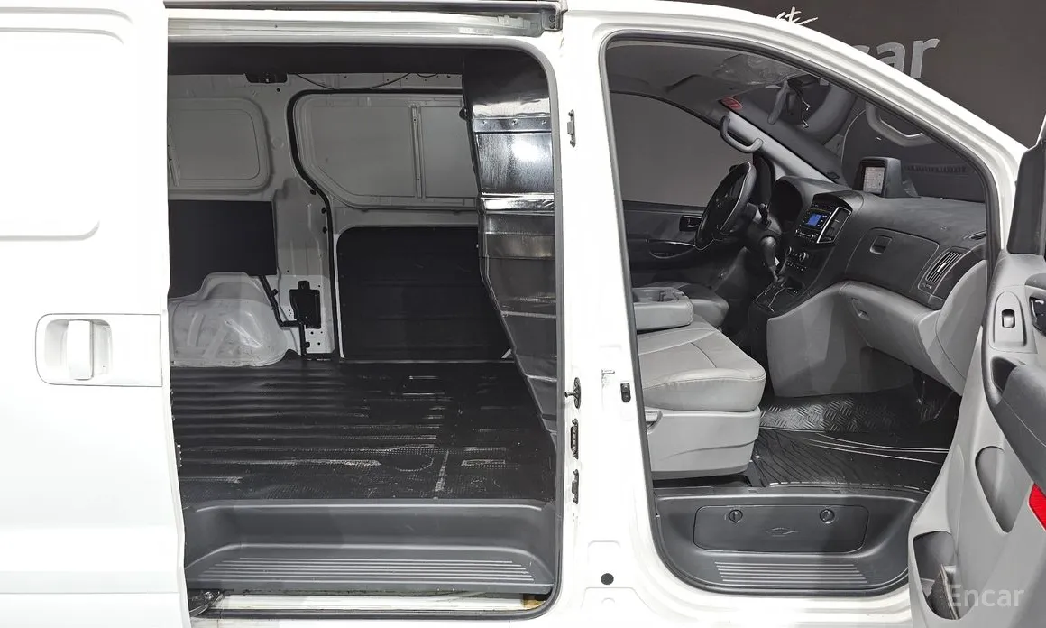 Hyundai Starex 2017 Van 3-Seater