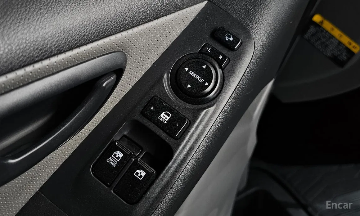 Hyundai Starex 2017 Van 3-Seater