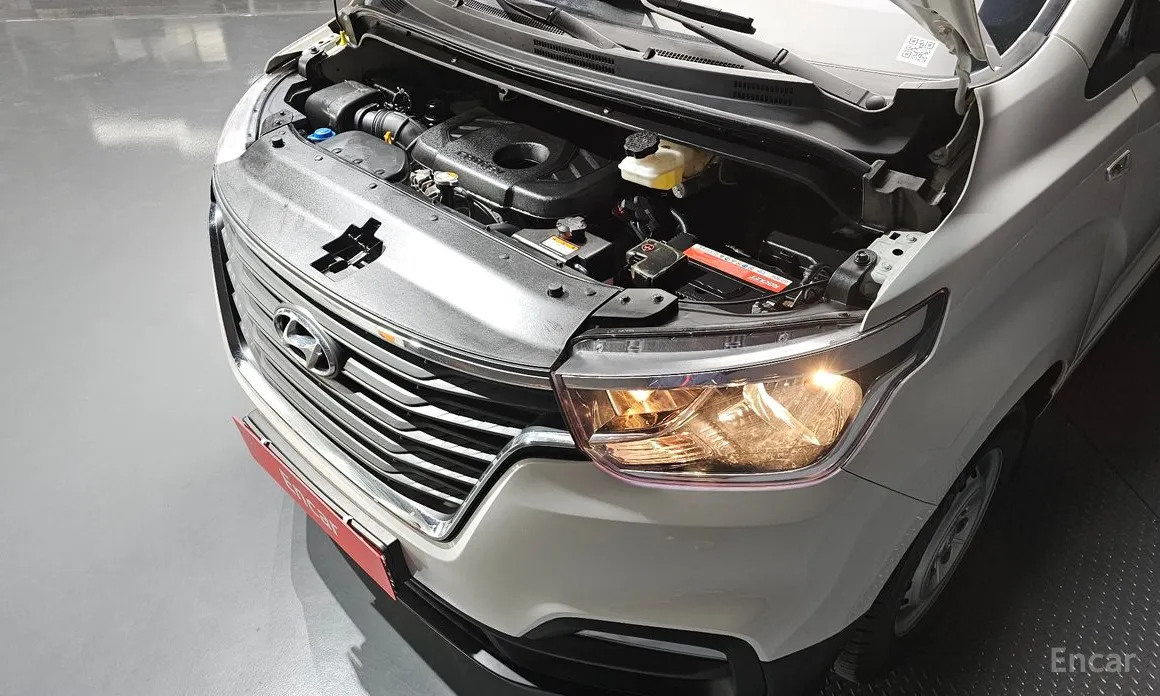 Hyundai Starex 2017 Van 3-Seater