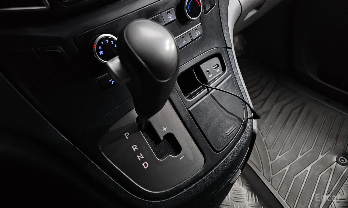 Hyundai Starex 2017 Van 3-Seater