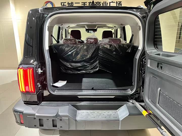 Tank 300 2025 2025款 2.0T 汽油征服者