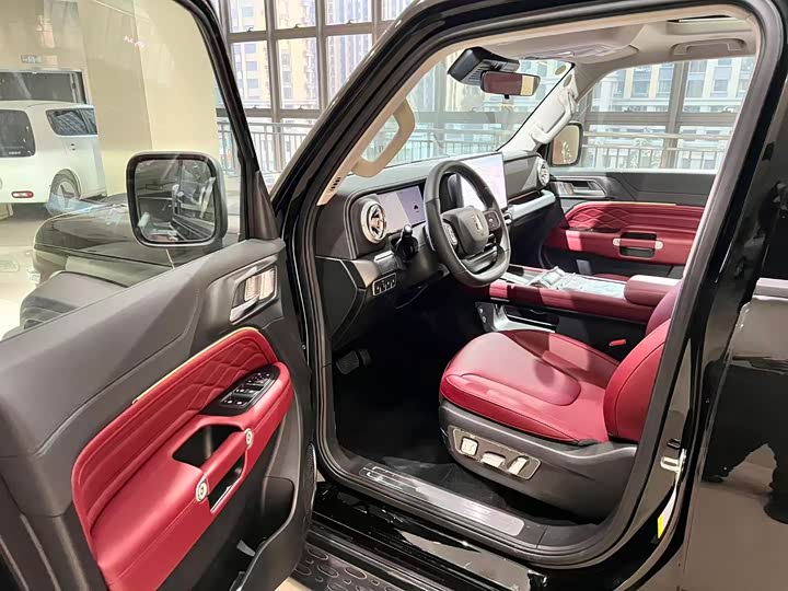 Tank 300 2025 2025款 2.0T 汽油征服者