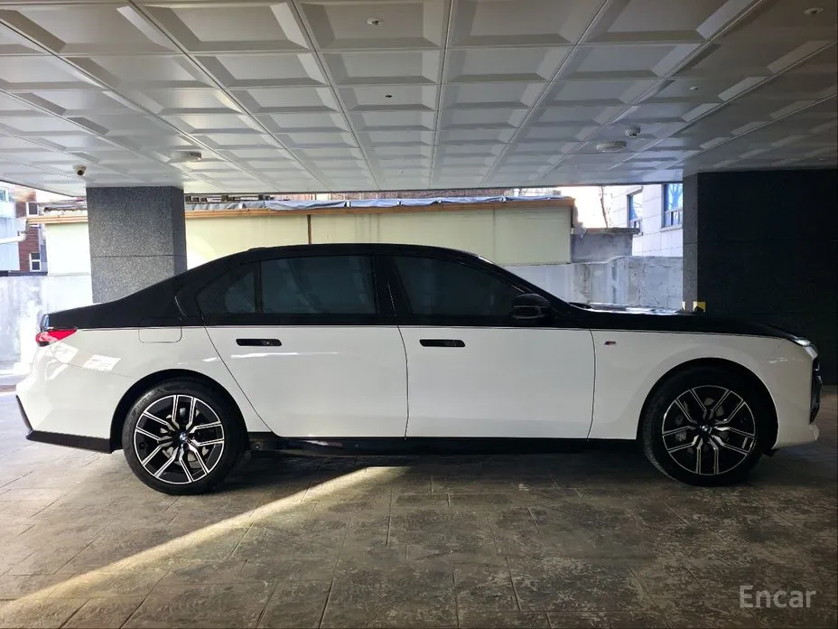 BMW 7 Series 2022 740i sDrive M Sport