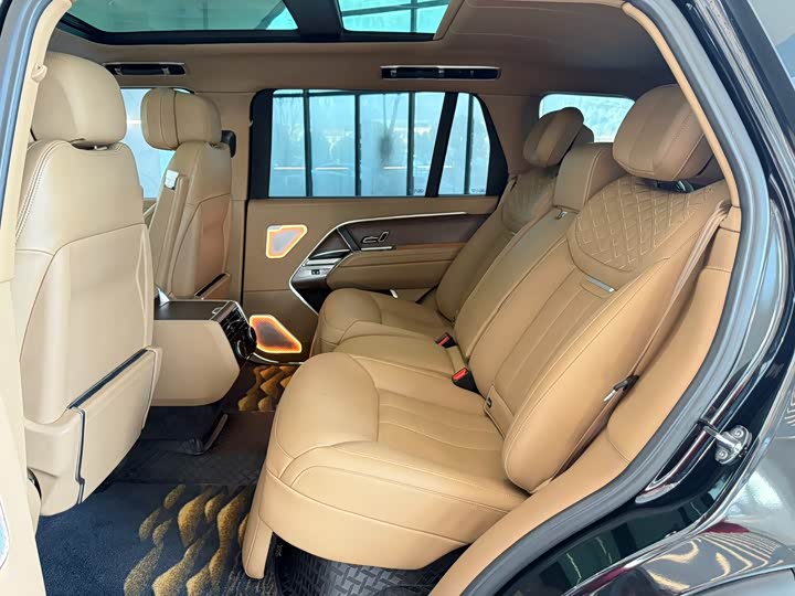 Land Rover Range Rover 2025 2025款 3.0 L6 400PS 盛世加长版