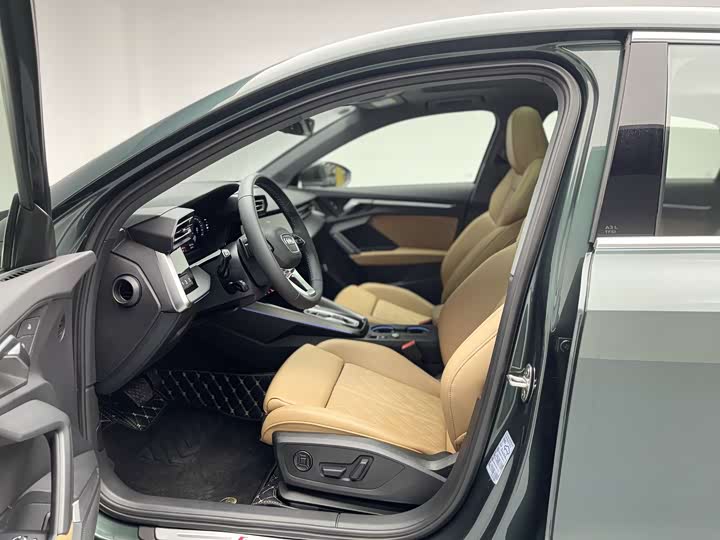 Audi A3 2025 2025款 A3L Limousine 35TFSI 飞驰尊享型