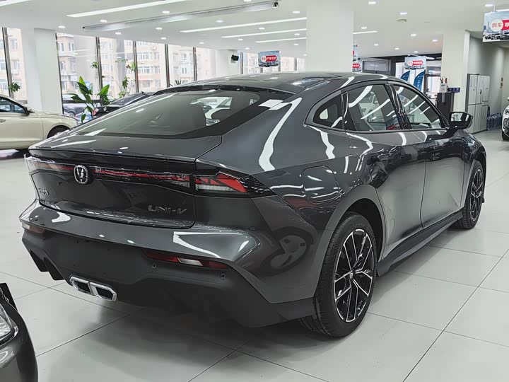 Changan UNI-V Hybrid 2024 2024款 蓝鲸智电iDD 136km 智尊型
