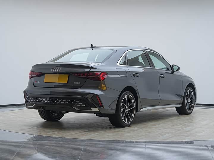 Audi A3 2025 2025款 A3L Limousine 35TFSI 飞驰尊享型