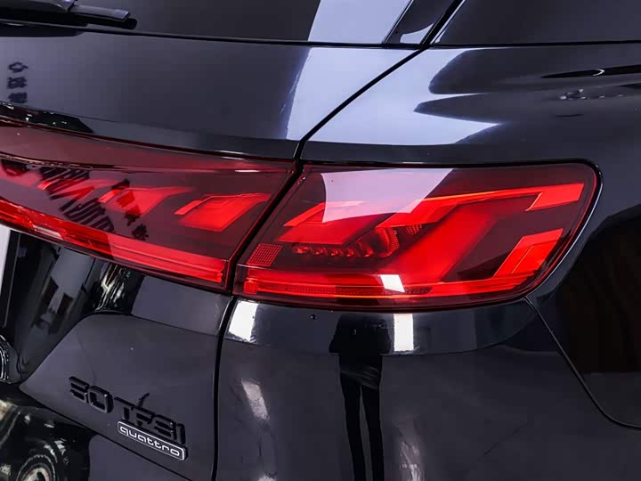 Audi Q6 2023 2023款 45 TFSI quattro 齐云型 Light 飞骑套装