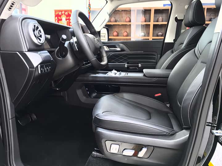 Tank 300 2025 2025款 2.0T 汽油征服者