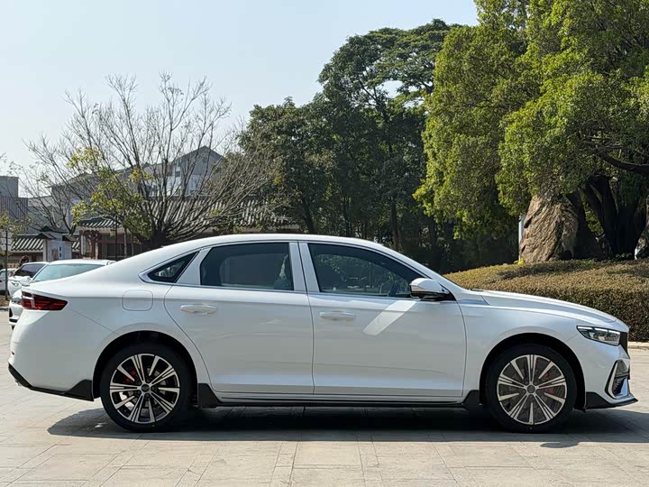 Geely Preface 2026 2026款 东方曜 1.5TD 昆仑版