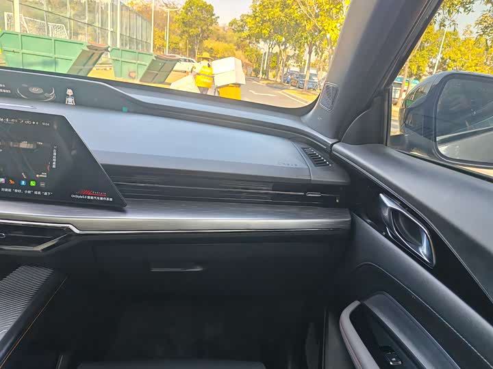 Changan Oshan Z6 Hybrid 2023 2023款 智电iDD 150KM旗舰PLUS智慧泊车版