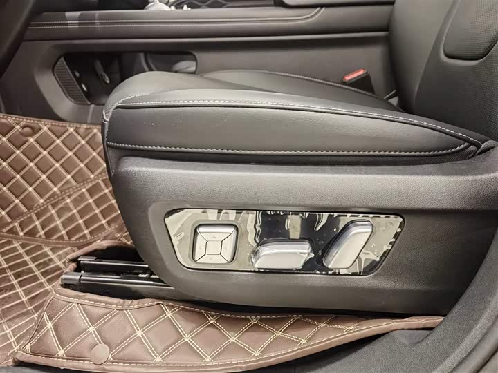 Tank 300 2025 2025款 2.0T 汽油征服者